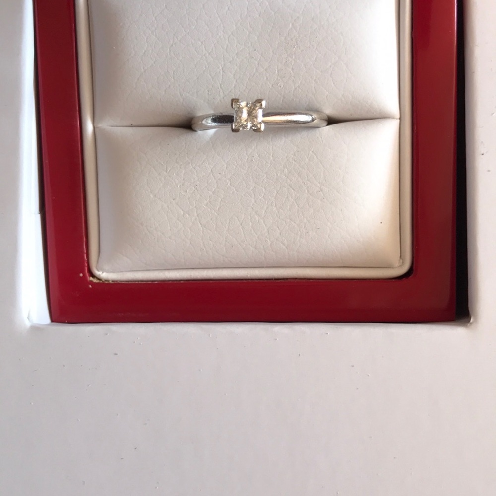 Diamond Solitaire Ring 1/4 carat Princess-cut 14K